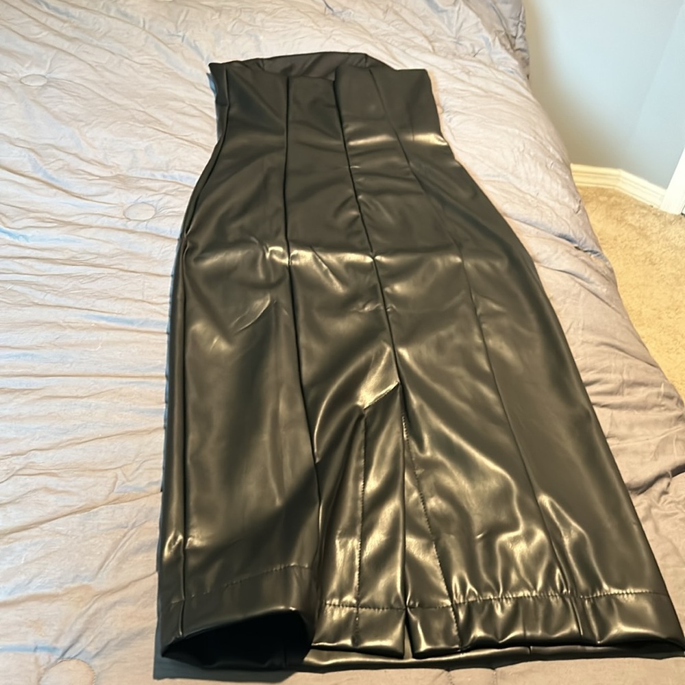 Black pleather strapless dress - Picture 3 of 4
